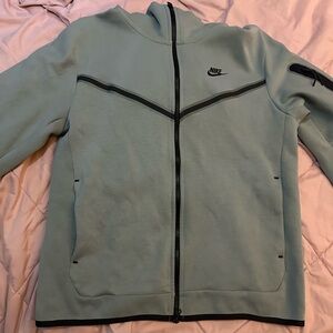 MENS LIGHT GREEN NIKE TECH TOP